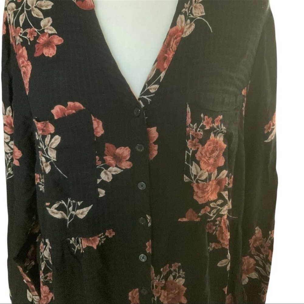 Torrid Plus Size Emma Babydoll Crinkle Gauze Button Up Black Floral Tunic Top 2​ - Picture 3 of 10